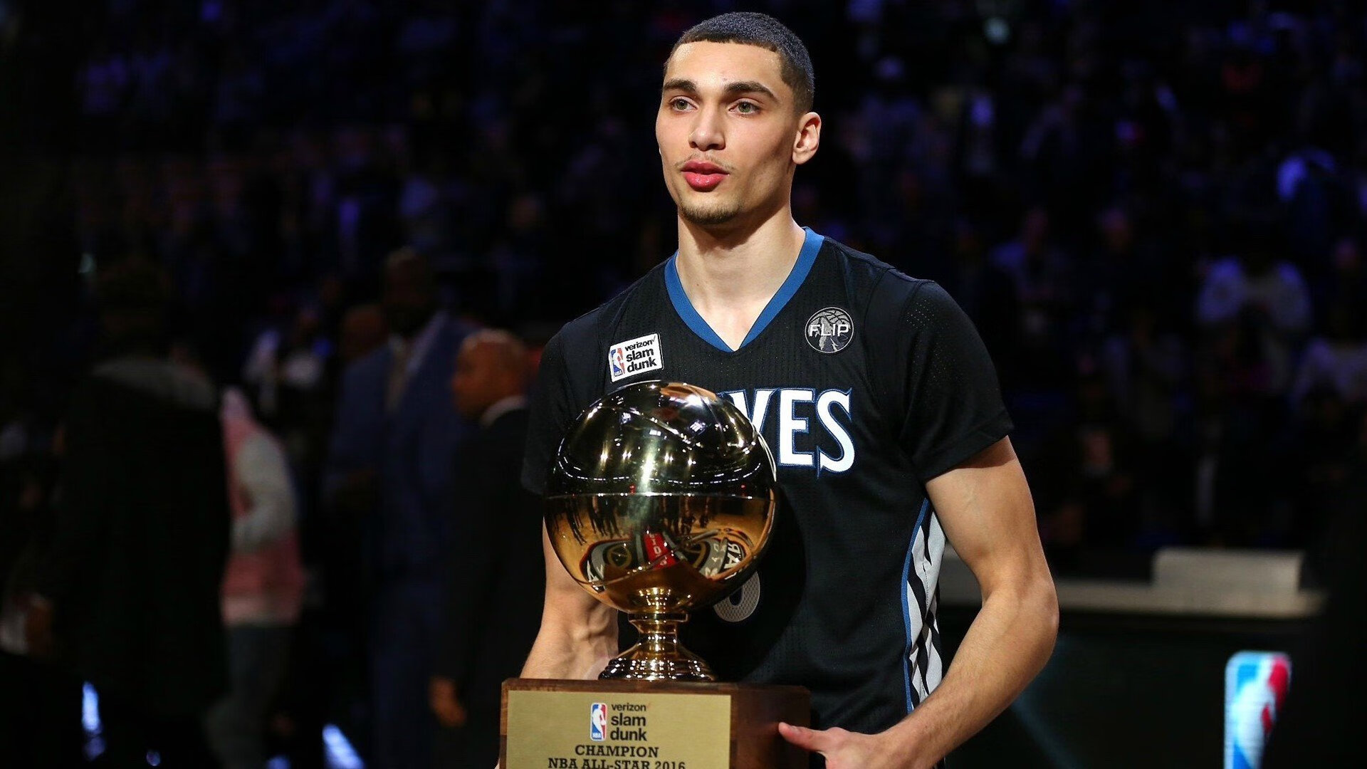 kaiyun网站-现代德比焦点对决吸引万人关注